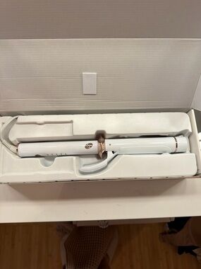 T3- twirl White and Rose Gold Curling Iron